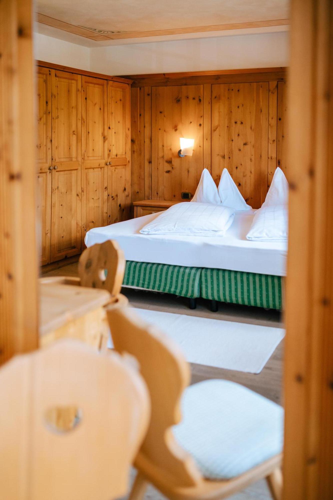 Hotel Uetia De Boerz à San Martino in Badia Extérieur photo