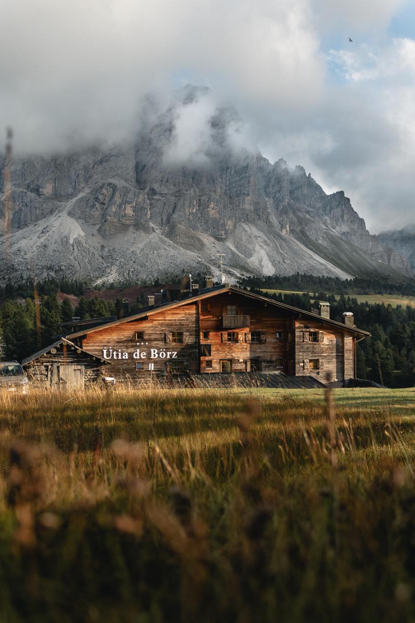 Hotel Uetia De Boerz à San Martino in Badia Extérieur photo
