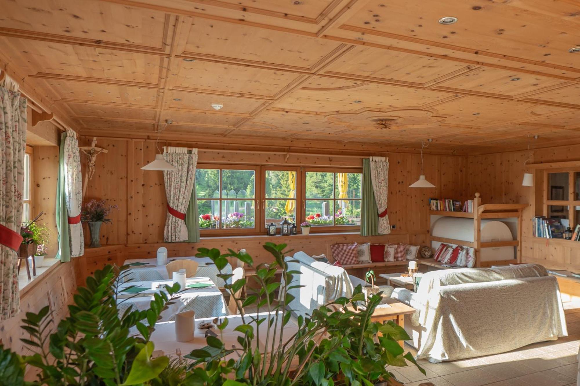 Hotel Uetia De Boerz à San Martino in Badia Extérieur photo
