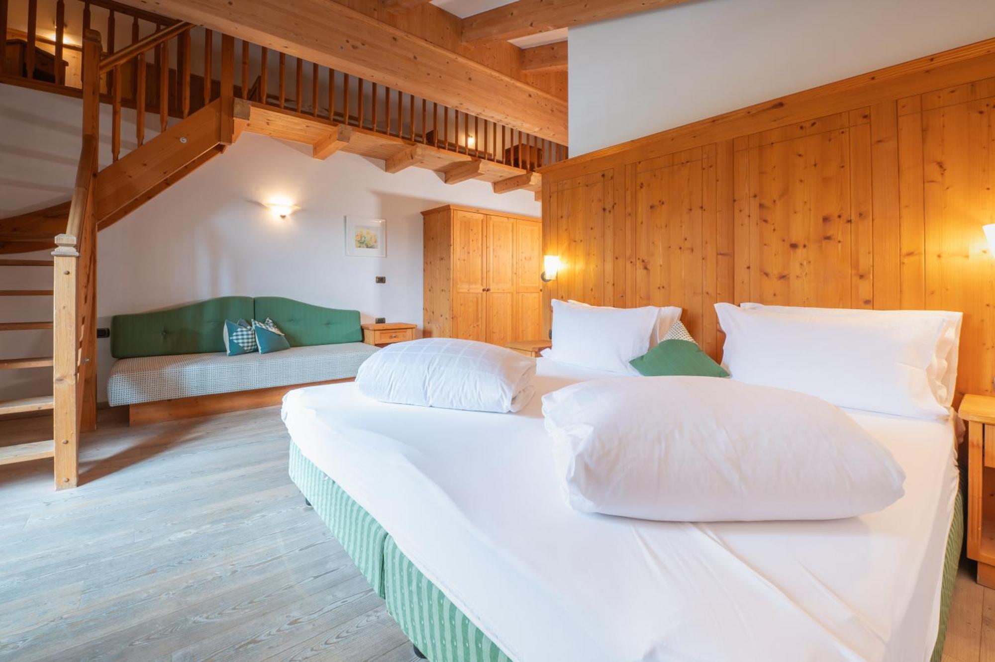 Hotel Uetia De Boerz à San Martino in Badia Extérieur photo